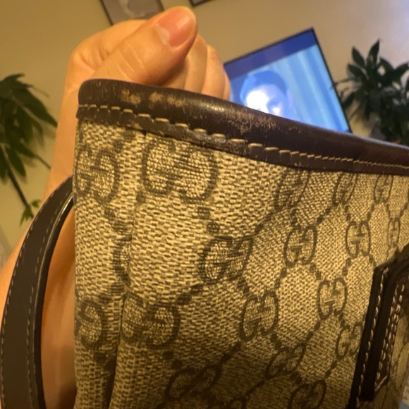 Gucci GG Supreme Small Canvas Tote Bag - Picture 10 of 14